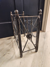 Load image into Gallery viewer, Decorative Metal Wine Bottle Holder/Rack