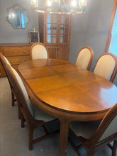 Load image into Gallery viewer, Round Wooden Dining Table