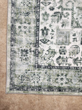 Load image into Gallery viewer, Green Vintage Distressed 5x7 Area Rug