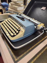 Load image into Gallery viewer, Manual Typewriter in Carrying Case
