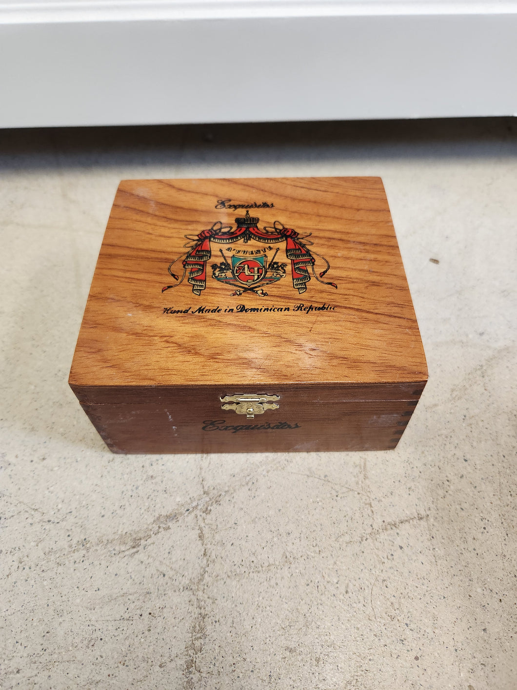 Esquisitas Wooden Cigar Box