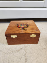 Load image into Gallery viewer, Esquisitas Wooden Cigar Box
