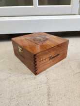 Load image into Gallery viewer, Esquisitas Wooden Cigar Box
