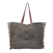 Load image into Gallery viewer, Floral Print Weekender Bag
