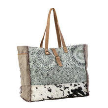 Load image into Gallery viewer, Green floral print weekender bag
