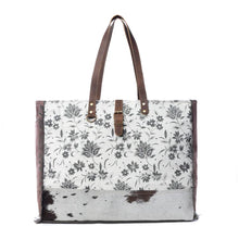 Load image into Gallery viewer, Ursinia Weekender Bag - Cow-Hide

