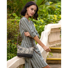 Load image into Gallery viewer, Dainty Delight Small &amp; Crossbody Bag
