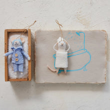 Load image into Gallery viewer, Handmade Wool Felt Mouse in Pajamas/Towel Ornament
